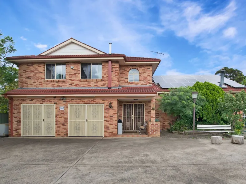 5-bedroom, 2 Storey Family Home on 831m2 