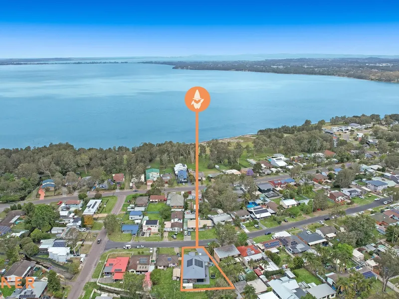 Indulge in Lakeside Splendour in this Large 5-Bedroom Home