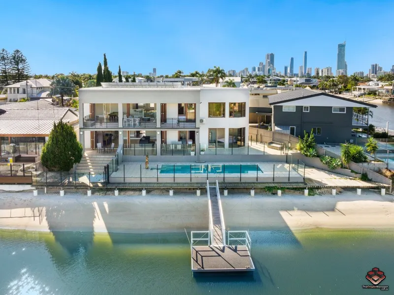 Luxury House with 32m of Waterfrontage
