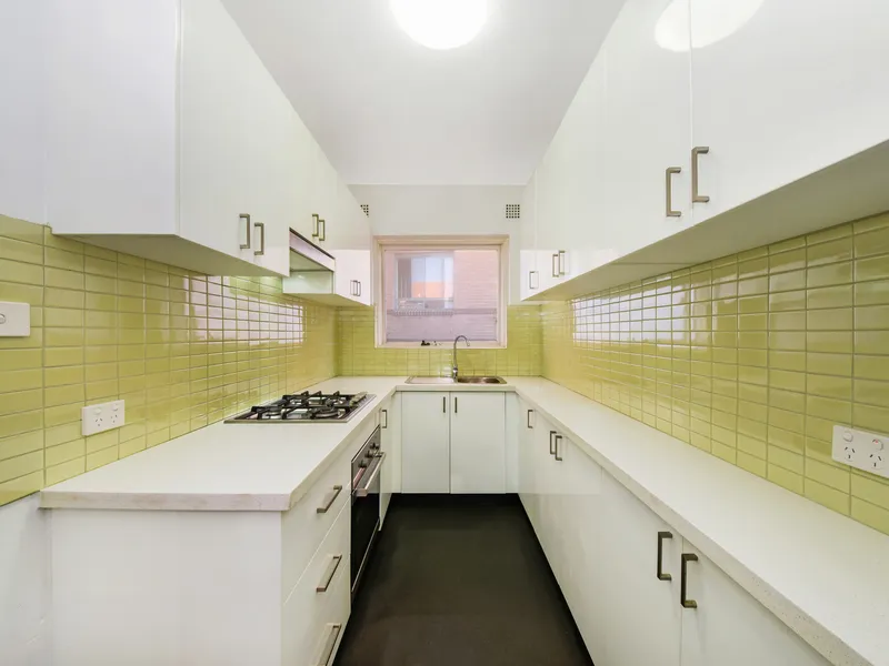 IN THE HEART OF KINGSFORD -WALK TO UNSW - BUSES AT YOUR DOORSTEP