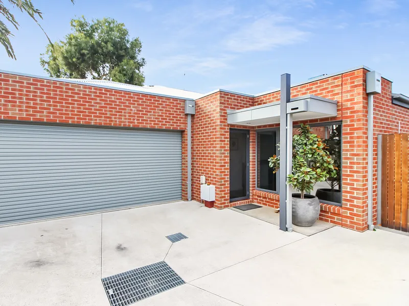 FANTASTIC HOME IN PRIME BELMONT LOCATION !