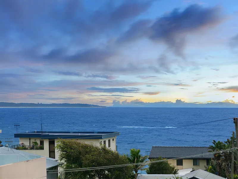 Stunning two level apartment boasting contemporary interiors and ocean views