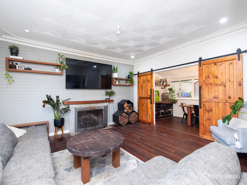Funky Home on 1012m2 R60 Block of Land!!