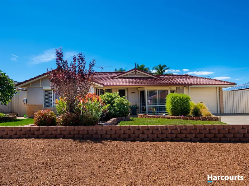 Neat & tidy home, access to huge sheds!