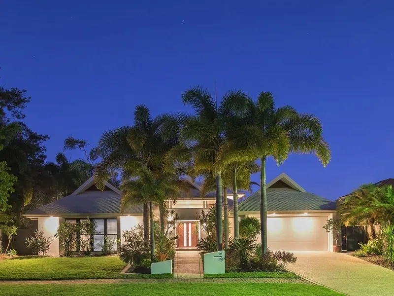 LUXURY WATERFRONT HOME FOR LEASE!