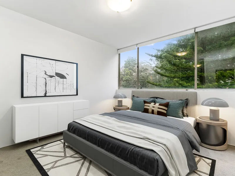 Bright, Peaceful and in Fantastic Location!