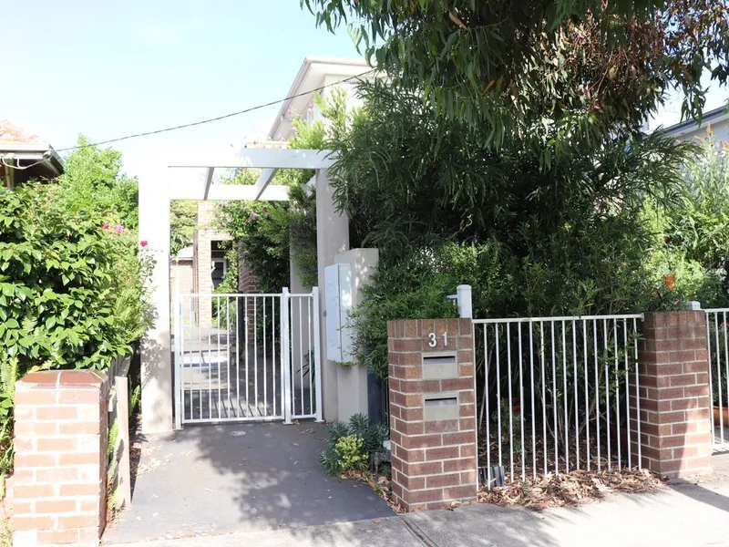 Ideal Townhouse in Ideal Location.