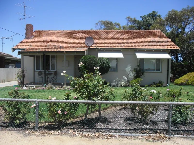 WELL LOVED, WELL KEPT FIBRO & TILE HOME