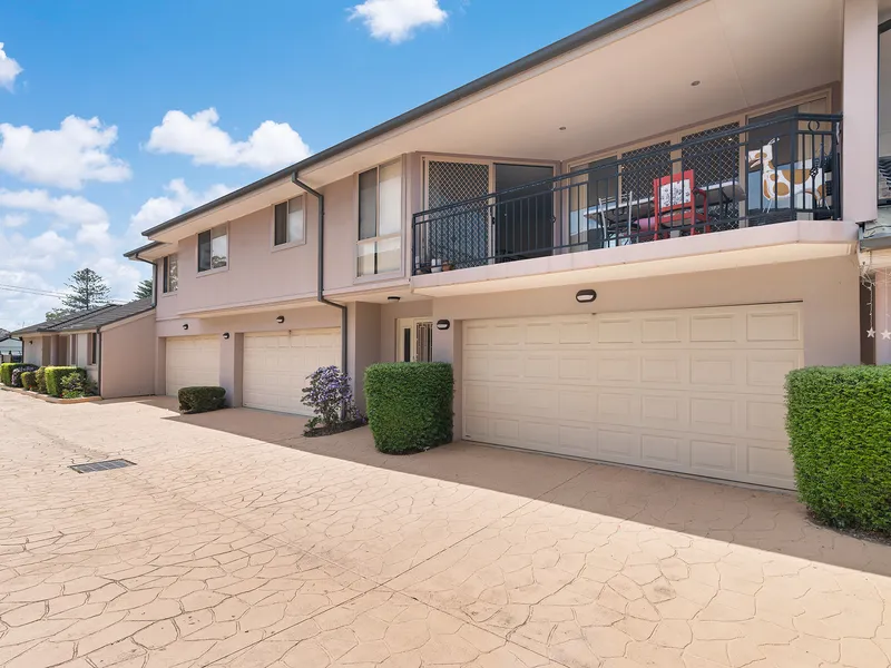 Sun-filled townhouse conveniently located