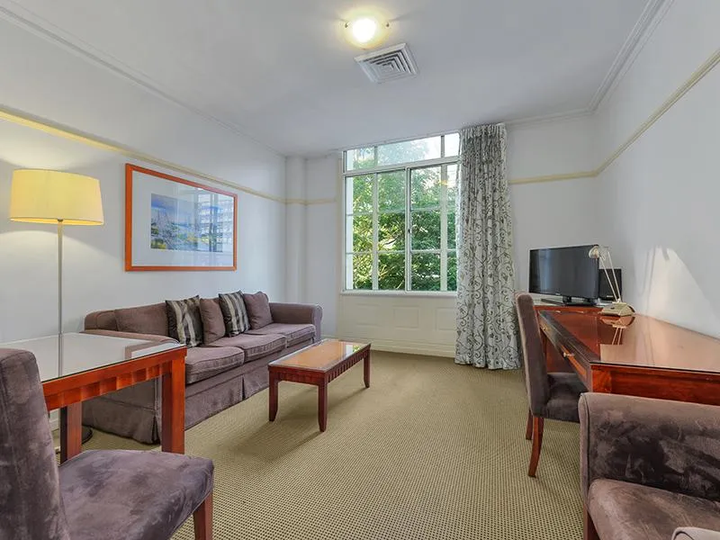 FURNISHED 1 BEDROOM IN THE HEART OF THE CBD