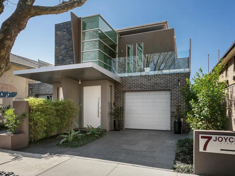 Golden Mile Locale with Contemporary Sophistication
