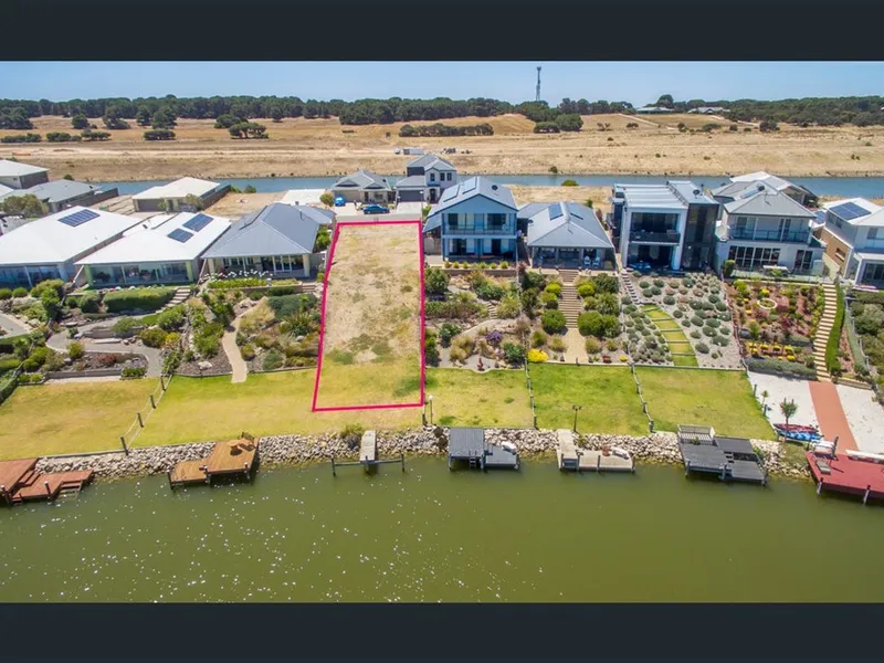 RARE OFFERING - LAND IN TRANQUIL CUL DE SAC