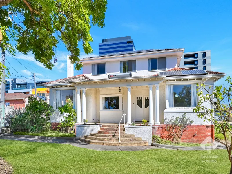 Newly Renovated Park-front House