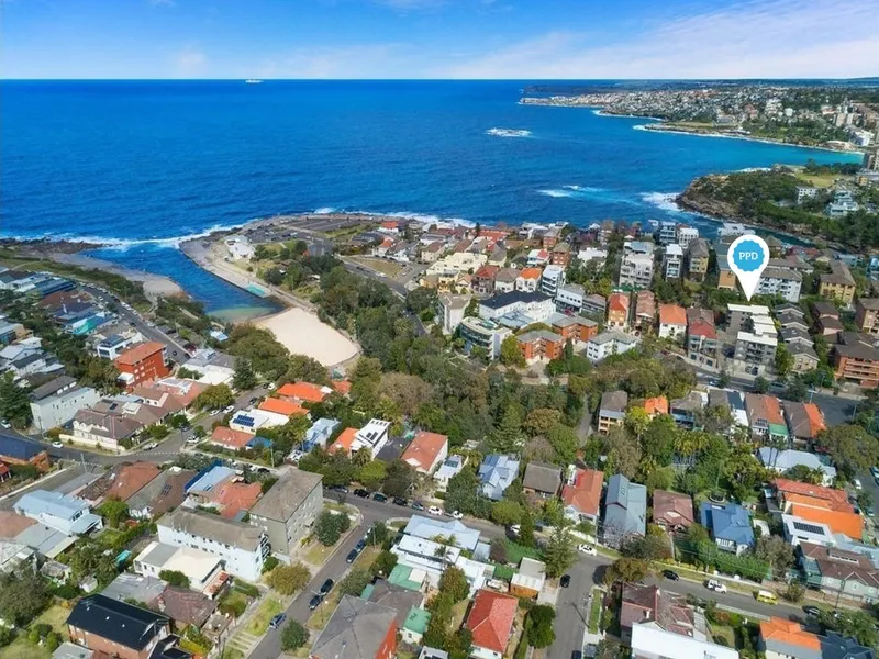 Fully-Renovated Luxe Beach Pad With Life At Your Doorstep, 300m To Clovelly Beach