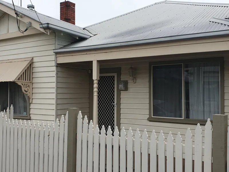 Clean 3 bedder , freshly painted & ready to go 