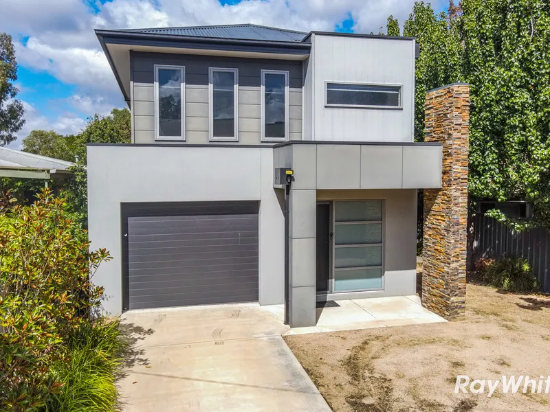 FULLY FURNISHED and Fabulous: 3-Bedroom Home with Elevated Views and Modern Amenities in Golden Square