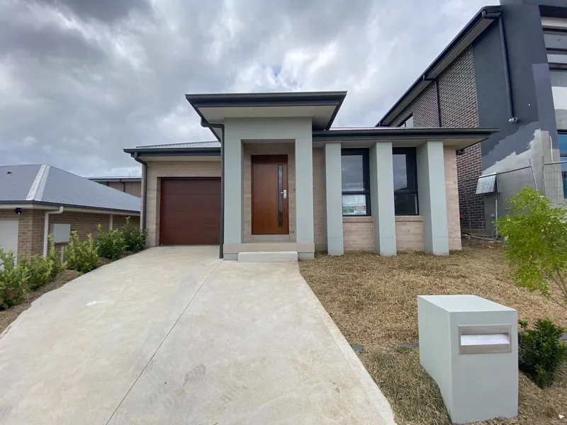 Near New 4 Bedroom Single Storey Home for Lease in Colebee!