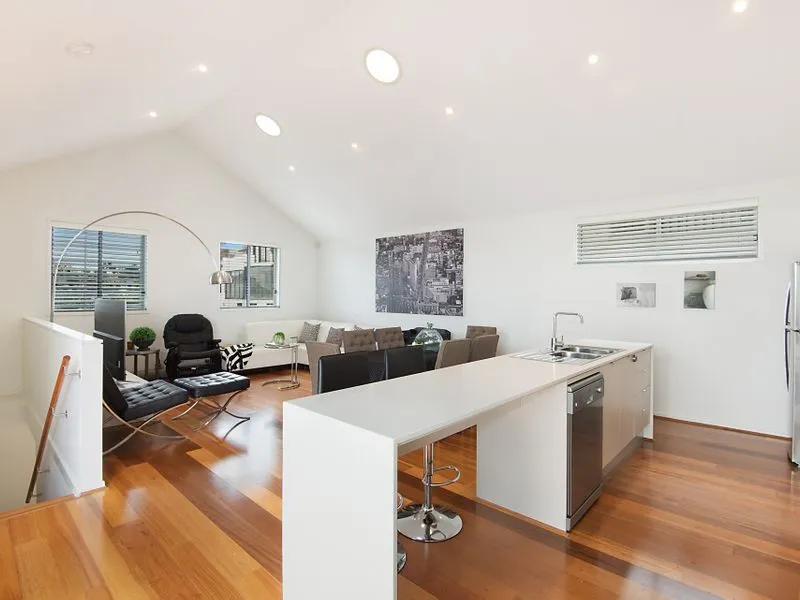 Stunning Duplex Home In Quiet Street