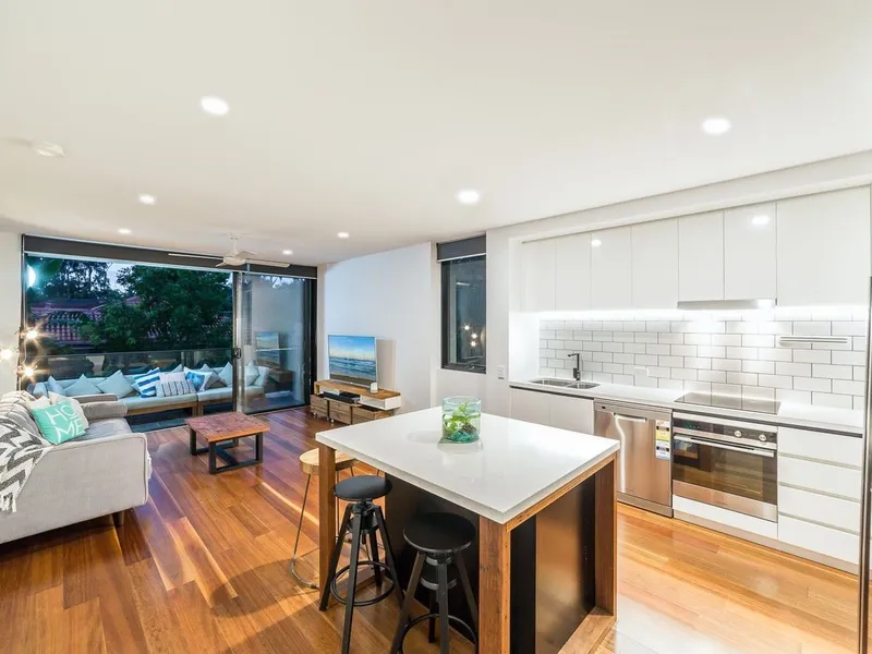 Stylish 2-bedroom unit in a prime location!