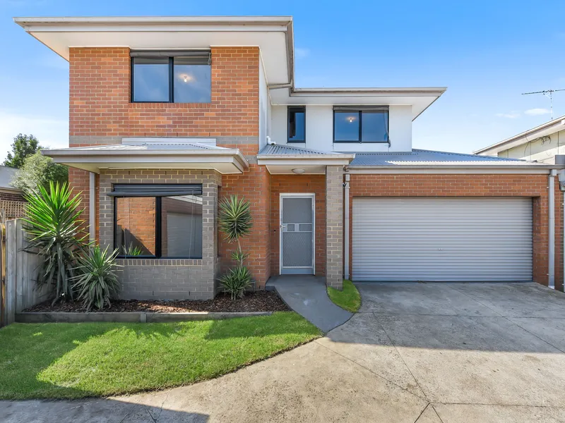 Large family townhouse in great location