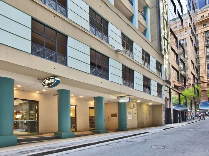 Martin Place Spacious 1 Bed with Two Balconies Apt For Lease
