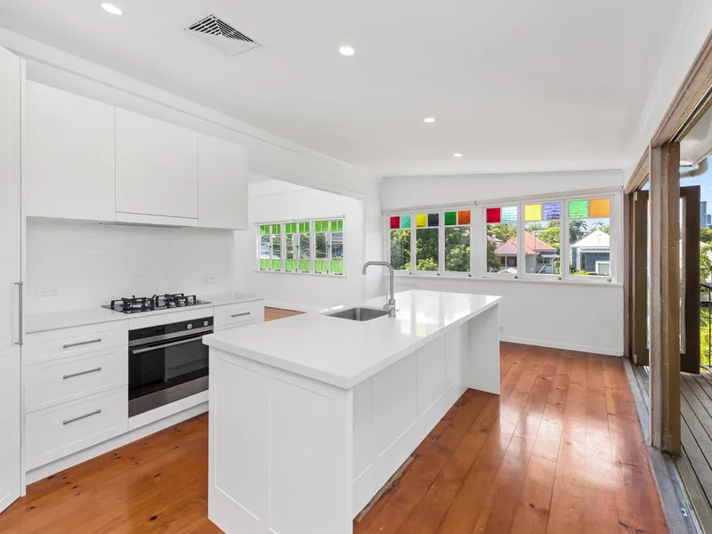 Exclusive Scenic Queenslander + fully self contained unit downstairs