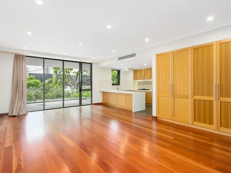 North Facing   Luxury & Spacious 3 Bedroom Apartment 