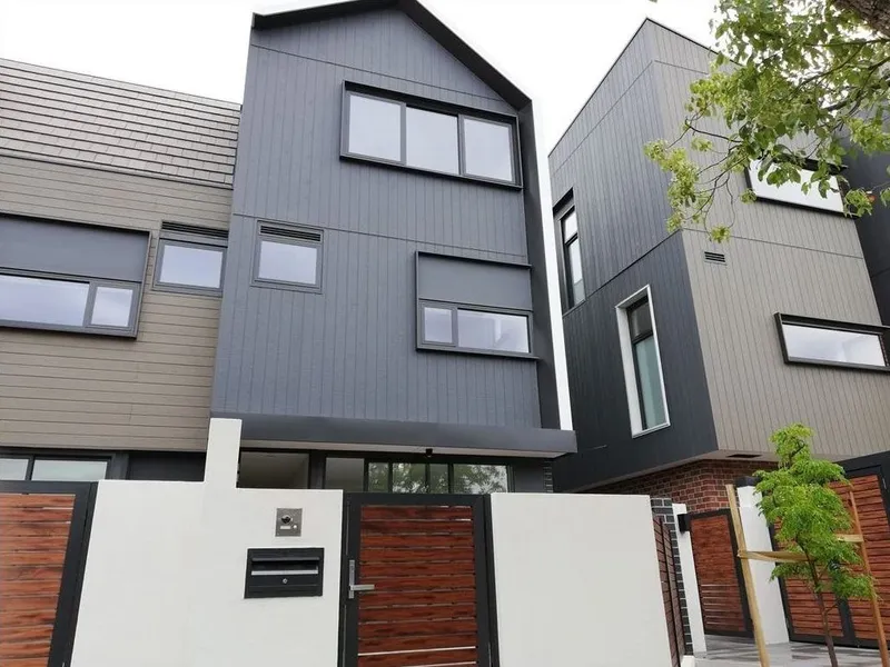 Luxury Home in the heart of Mckinnon