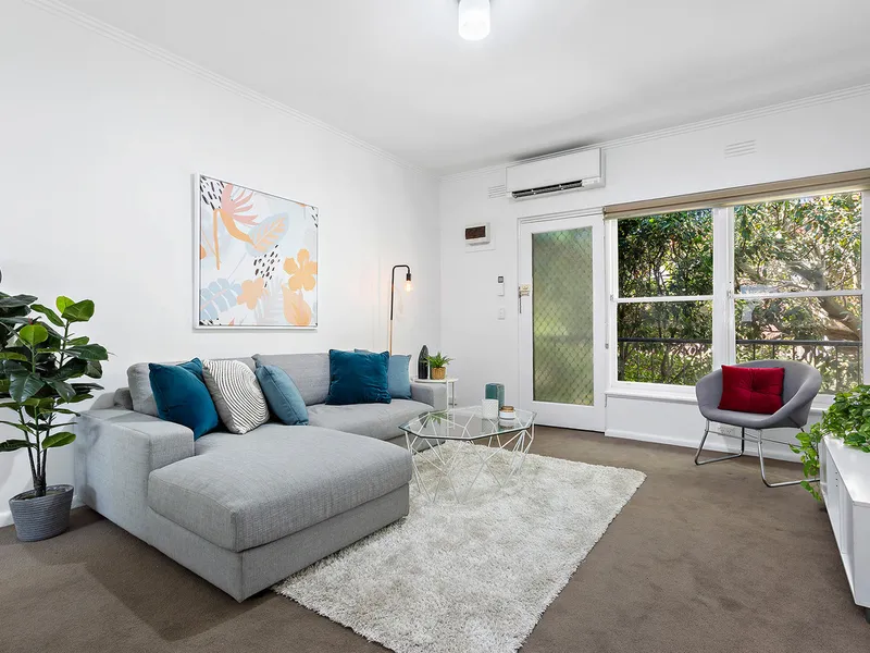 Perfectly positioned Hawthorn apartment