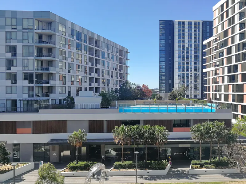 Beautifully Furnished 2 Bedroom Apartment with City View!