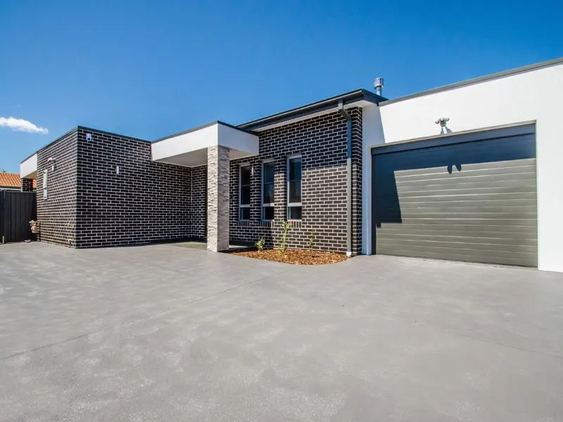 BEAUTIFUL LARGE FAMILY HOME