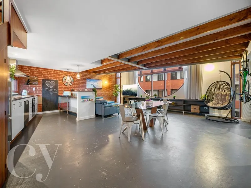 WAREHOUSE LIVING ON THE WEST END