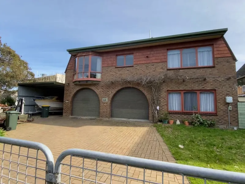 Lake Victoria Frontage.