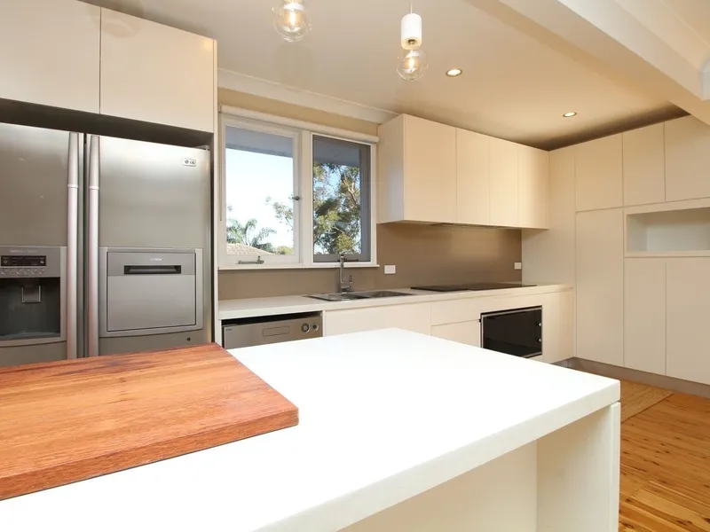 BEAUTIFULLY PRESENTED THREE BEDROOM HOME