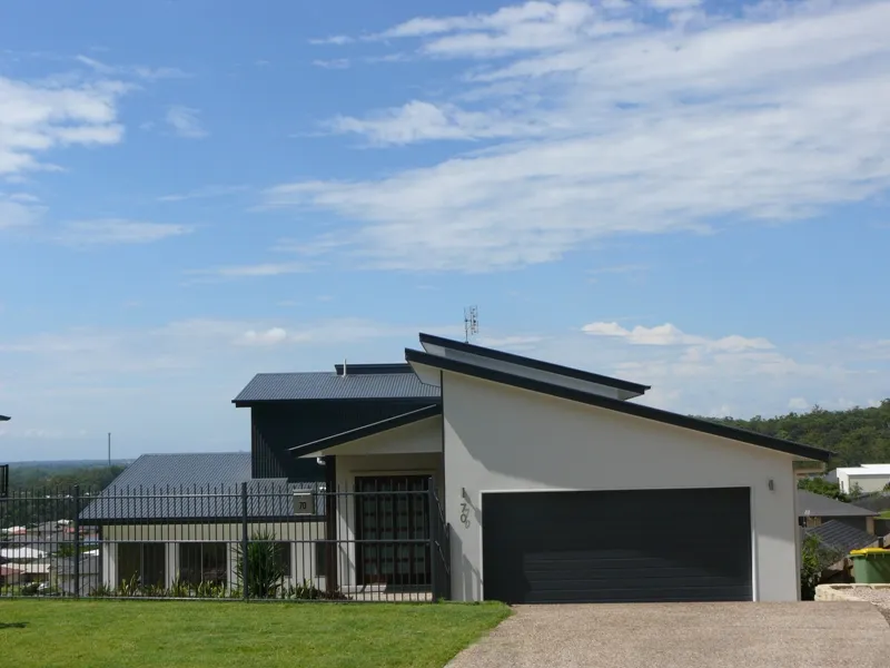 House With a View and a Pool at 'Sommerton Ridge'