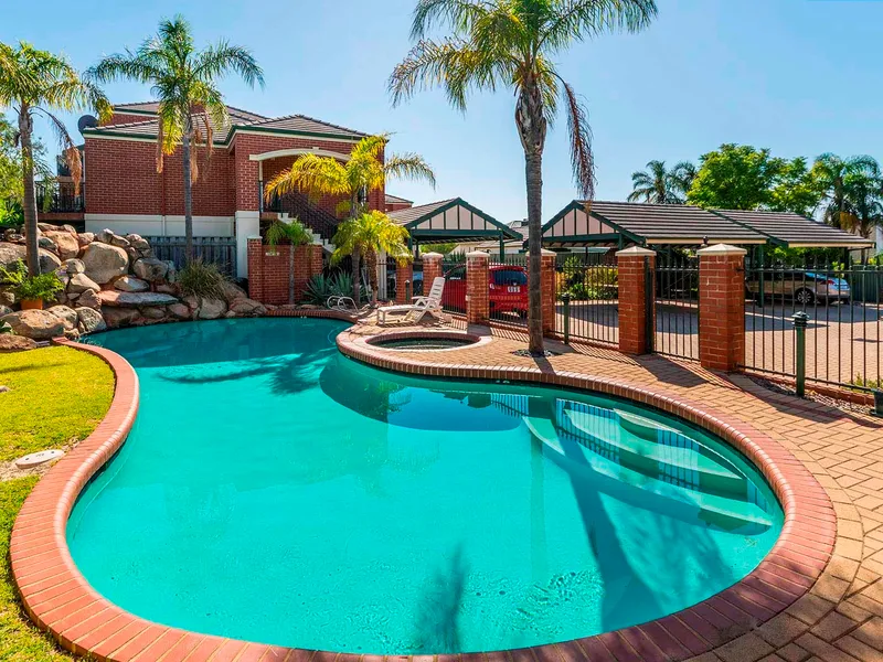 LIFESTYLE & LOCATION!