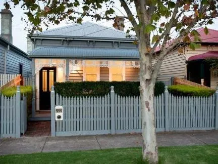 VICTORIAN CLASSIC!
