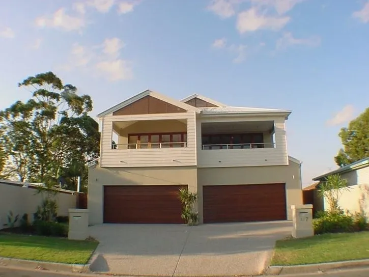 BEAUTIFUL MODERN SPACIOUS TOWNHOUSE