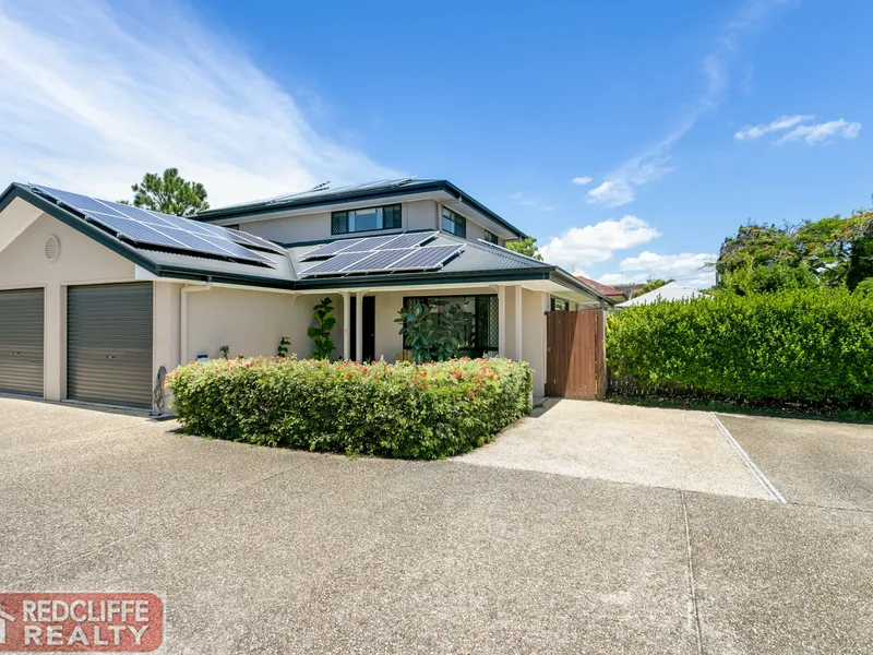 Small Complex, Large Courtyard in Prime Street