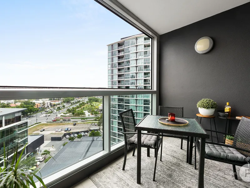 Immaculate one-bedroom apartment with east-facing views