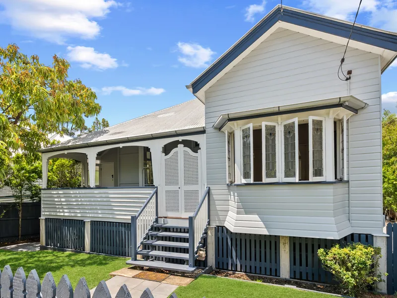Large home located in an extremely sort after area in Dutton Park.
