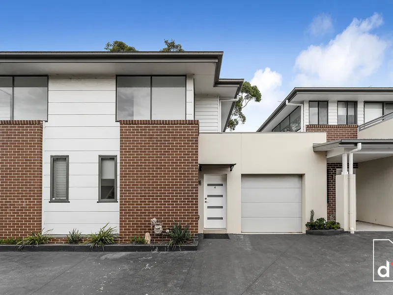 Superb townhouse living + ideal lifestyle location!