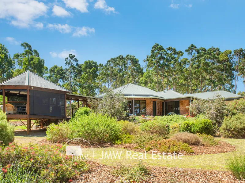 RURAL RESIDENTIAL AND JUST 3KM FROM TOWN !