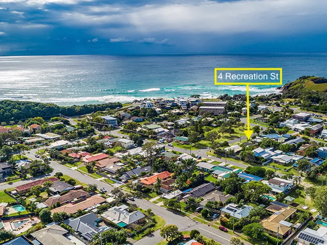 Spacious Beach Shack near Cabarita Headland