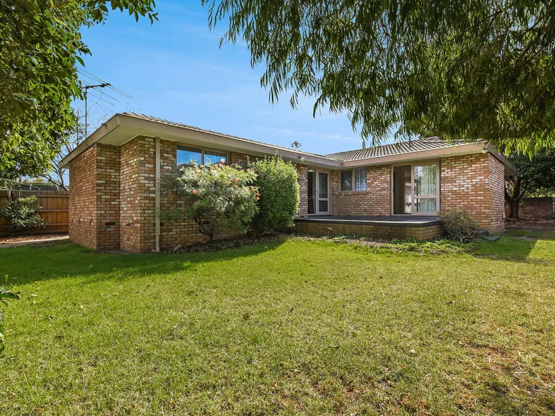 TIMELESS FAMILY HOME IN PRIZED LOCATION
