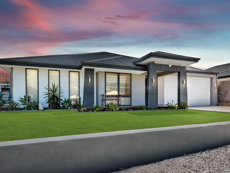 LUXURY INTERIOR - NEW PRICE - VIEW TODAY