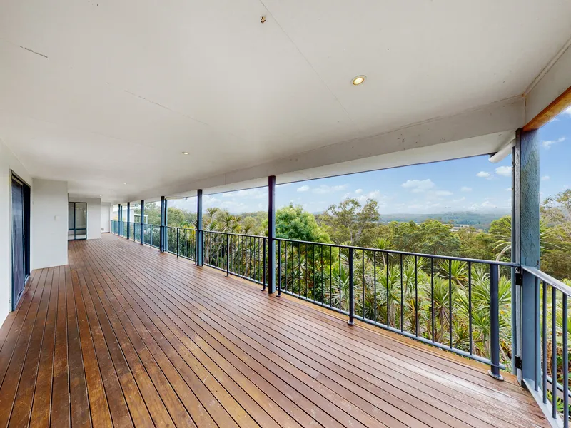 GORGEOUS FAMILY HOME IN SERENE LOCATION!