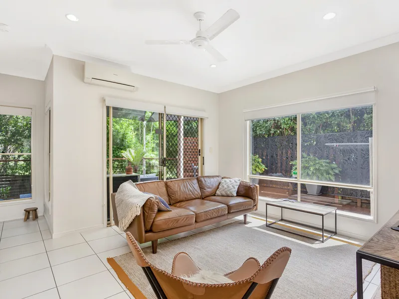 Entertainers Delight In Varsity Lakes!