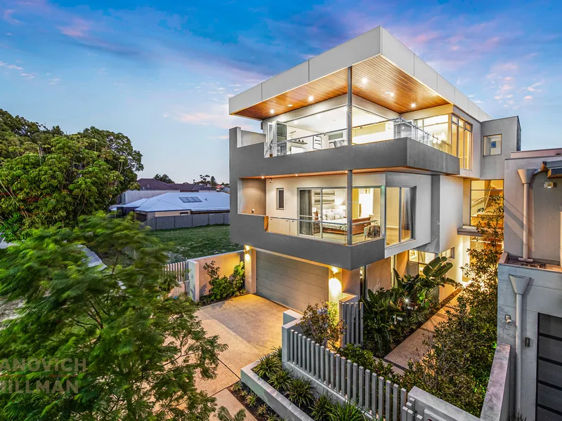 CONTEMPORARY MASTERPIECE WITH RIVER & CITY VIEWS