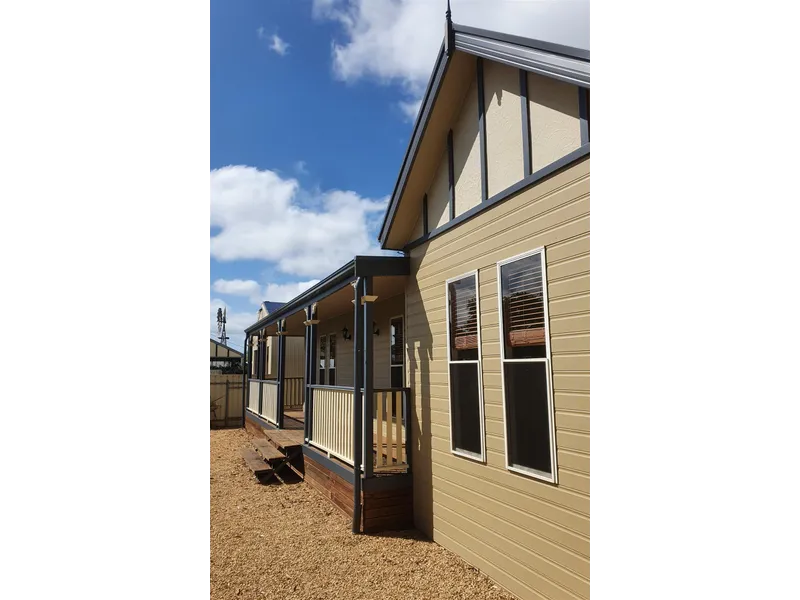 QUALITY SPACIOUS 3 BR RIVERGUM HOME-VACANT POSSESSION
